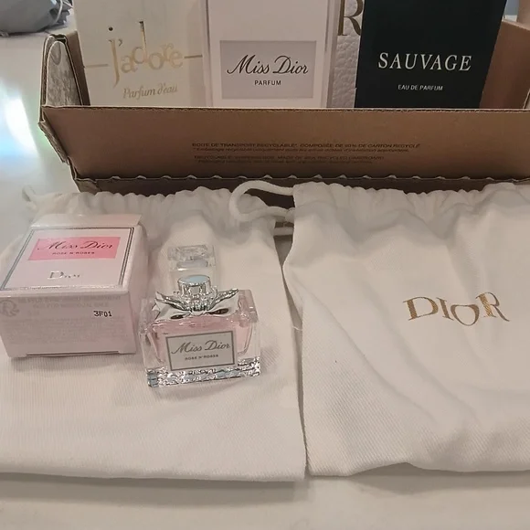 💋Dior NEW W/Bag Box Tissue Card Two (2) pouches and Mini fragrance and samples! - Picture 1 of 7